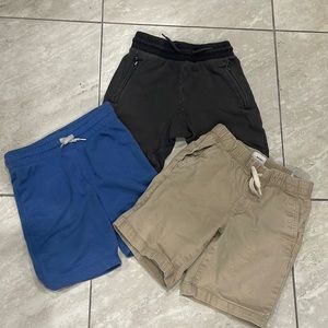 Bundle of 3 shorts different sizes !!